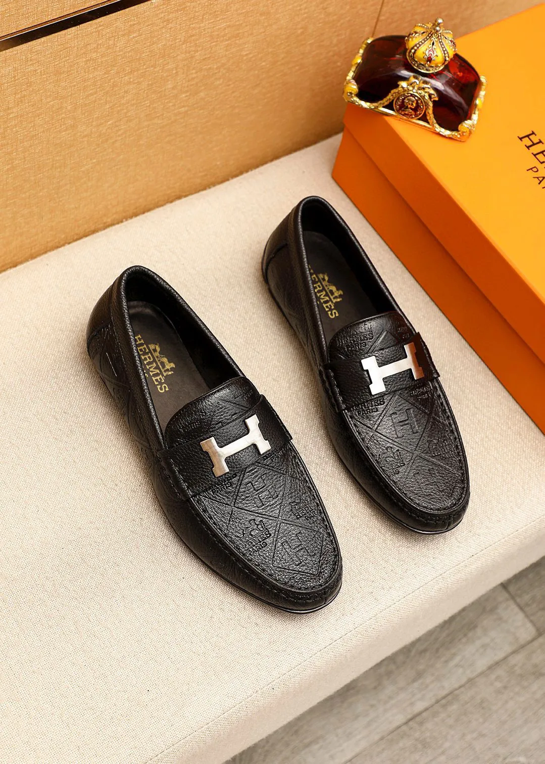 Men's shoes 💰380 💐 Product trademark: HERMES "Hermès" shoes. Regular size: 38-44 (45🉑️customized) Product materials: Selected imported first-layer cowhide embossed upper + classic hardware buckle, imported pig leather lining. Strong three-dimensional visual effect, rubber outsole Color: 1⃣️color optional